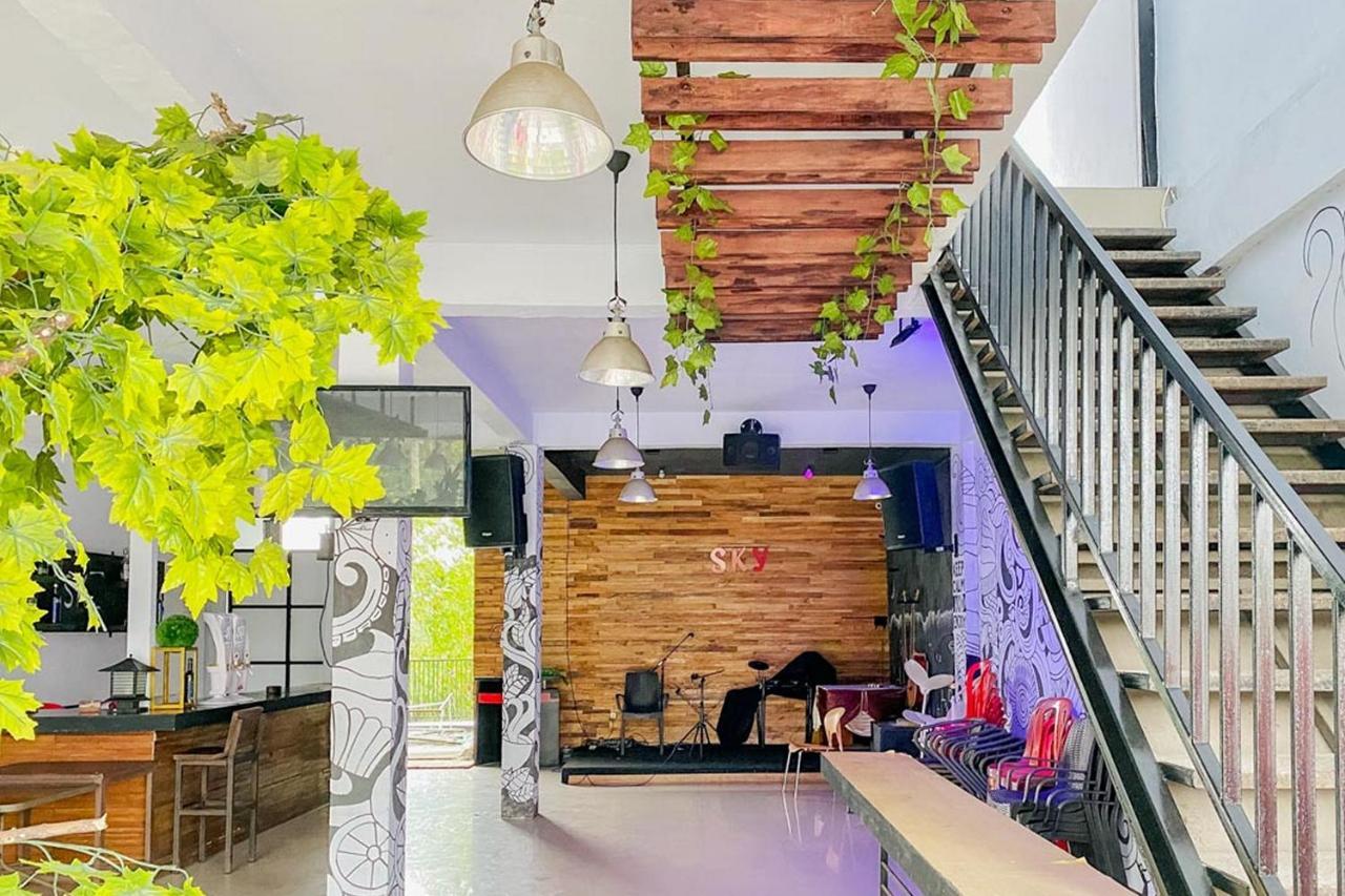 Sky Residence Tomohon Mitra Reddoorz Dış mekan fotoğraf