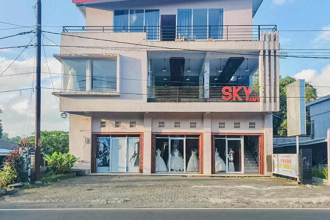 Sky Residence Tomohon Mitra Reddoorz Dış mekan fotoğraf